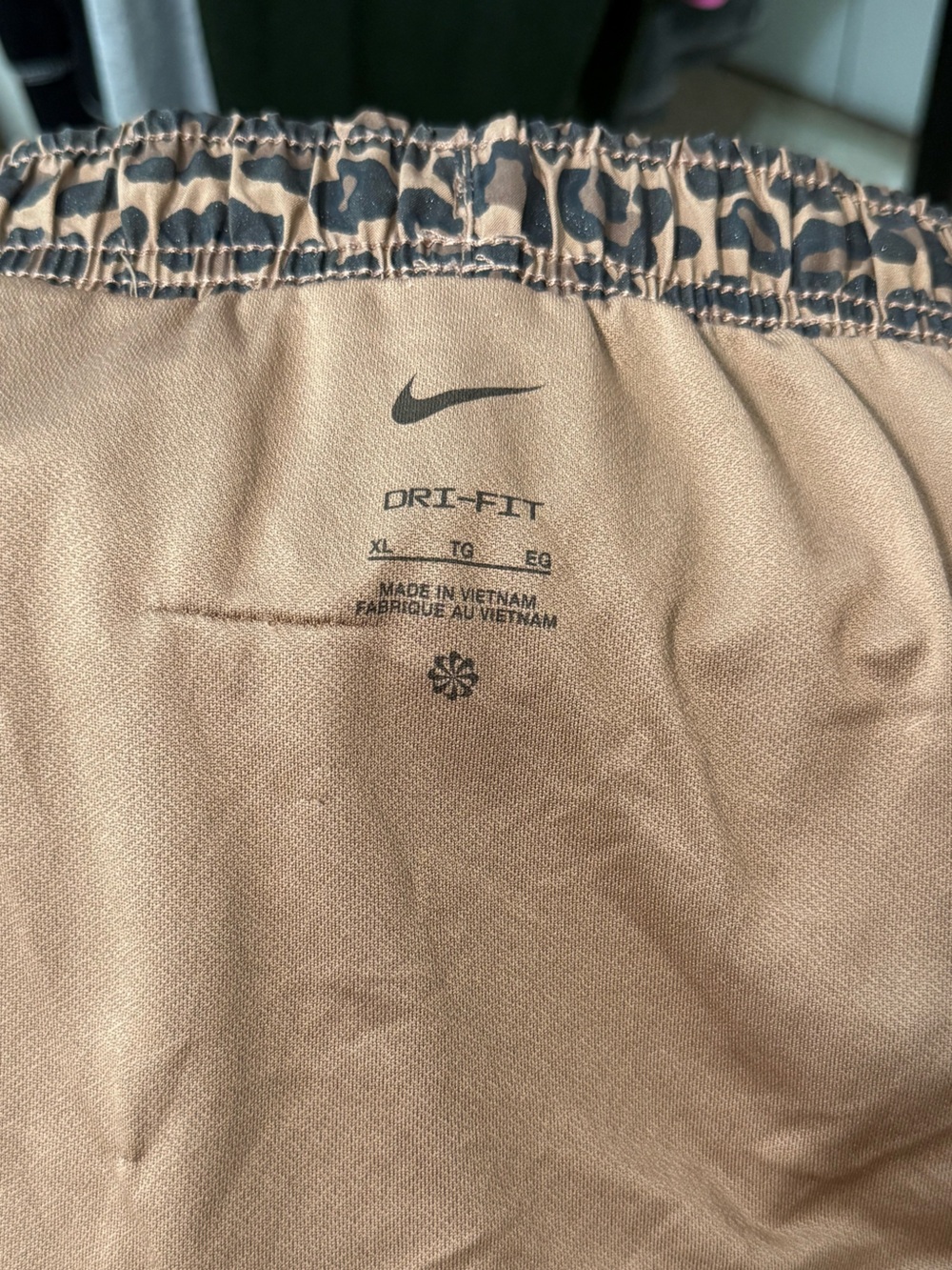 Nike Women's Shimmer Leopard Shorts Nike Dri-FIT Tempo XL - Picture 7 of 9